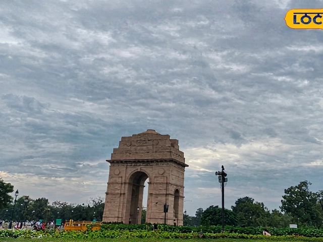IMD ने 1 अक्टूबर को दिल्ली में हल्की बारिश और moderate AQI की चेतावनी दी